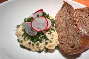 Makanan di atau berdekatan hotel