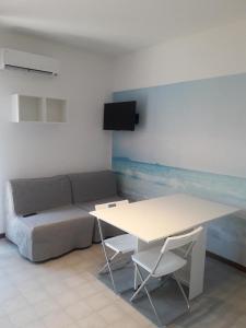 A television and/or entertainment centre at Da Rito e Franca