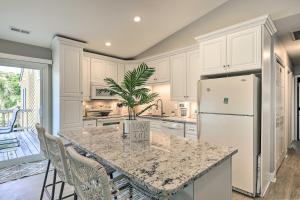 Gallery image of Emerald Isle Escape with Bikes about 1 Mi to Beach! in Emerald Isle +18 photos