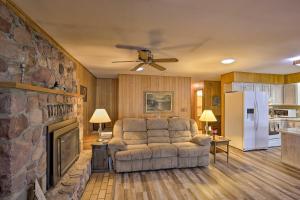 Gallery image of Lakefront New Auburn Apt with Sauna and Sun Porch in New Auburn