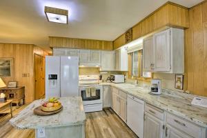 Gallery image of Lakefront New Auburn Apt with Sauna and Sun Porch in New Auburn +24 photos