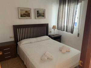 Posteľ alebo postele v izbe v ubytovaní SERVICE APART LAZARO - Apartamentos Aguamarina 42