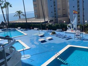 Bazén v ubytovaní SERVICE APART LAZARO - Apartamentos Aguamarina 42 alebo v jeho blízkosti