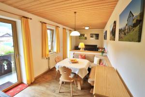 a small room with a table and a dining room at Gästehaus Münchner Hof in Reit im Winkl