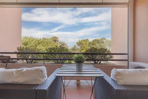 a patio with a table and two chairs on a balcony at Apartamento Gandarinha junto ao Mar in Cascais