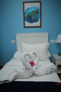 A bed or beds in a room at Tiba Rose hurghada