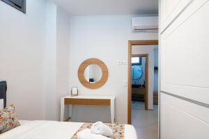 A bed or beds in a room at Petrino Two-Bedroom House in Mirthios