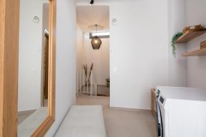 A kitchen or kitchenette at Petrino Two-Bedroom House in Mirthios