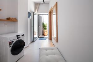 A bed or beds in a room at Petrino Two-Bedroom House in Mirthios