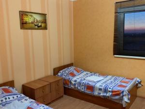 Una cama o camas en una habitación de Marizel Guest House