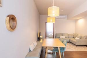 a living room with a table and a couch at ORM- Flores Apartment in Porto