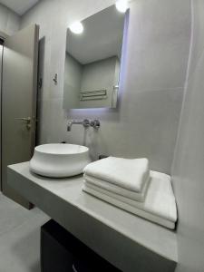 Zdjęcie z galerii obiektu Urban modern apartment in Athens w Atenach