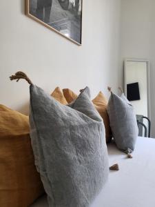 Łóżko lub łóżka w pokoju w obiekcie Celta Home