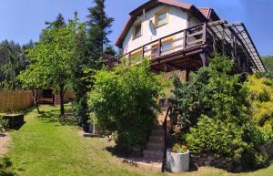 a house with a staircase leading up to it at Mazury całoroczny dom do wynajęcia nad jeziorem Sasek Wielki in Pasym