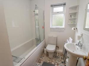 Bilik mandi di Avaelie House +19 gambar