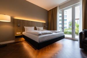 Postel nebo postele na pokoji v ubytování GINN City & Lounge Yorck Berlin
