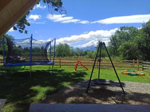 Plac zabaw dla dzieci w obiekcie Willa Taterniok - pokoje z widokiem na Tatry