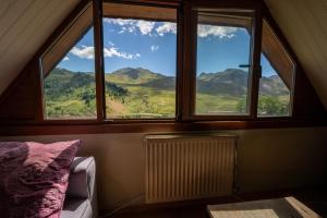 a room with a window with a view of mountains at Apartamentos Formigal - admite mascotas in Formigal