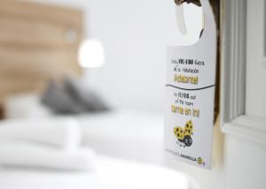 Postel nebo postele na pokoji v ubytování Hotel Restaurante Vía Sevilla - Cádiz by MA 22 Puntos