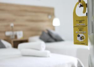 Postel nebo postele na pokoji v ubytování Hotel Restaurante Vía Sevilla - Cádiz by MA 22 Puntos