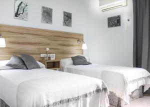 Postel nebo postele na pokoji v ubytování Hotel Restaurante Vía Sevilla - Cádiz by MA 22 Puntos