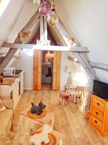 a kitchen and living room with a loft at Studio de charme avec piscine de relaxation in Moyaux