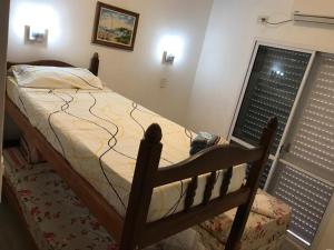 a bedroom with a bed and a window with a bed sqor at Complejo Familiar EL VIEJO MOLINO in Paso de la Patria