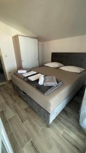 Postel nebo postele na pokoji v ubytování Apartments Milas