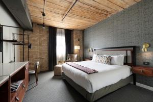 Postel nebo postele na pokoji v ubytování Hewing Hotel
