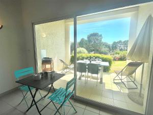 Fotografia z galérie ubytovania Appartement T2 avec 4 couchages, climatisé, terrasse et parking à Porticcio - FR-1-61-595 v destinácii Grosseto-Prugna