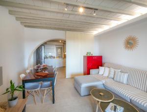 Posezení v ubytování Hyperion Villa by LLB Mykonos