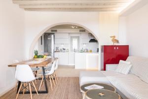Kuchyň nebo kuchyňský kout v ubytování Hyperion Villa by LLB Mykonos