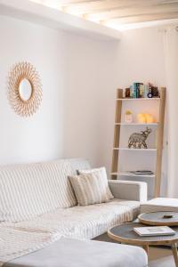 Posezení v ubytování Hyperion Villa by LLB Mykonos