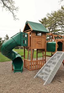 Children's play area sa Bay Colony 775