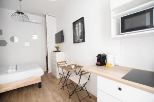 Kuchyňa alebo kuchynka v ubytovaní Great studio near the Eiffel Tower
