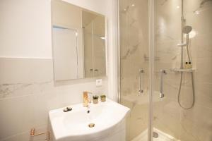 Kúpeľňa v ubytovaní Great studio near the Eiffel Tower + 19 fotografií