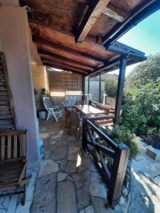 a patio with a table and a wooden roof at Casa de Laza Apartments in Herceg-Novi