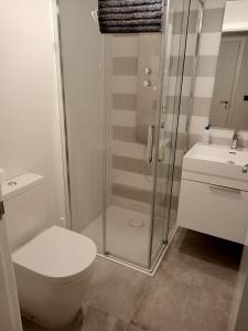 A bathroom at Apartamento Playa Canelas II Még 6 kép