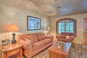 Φωτογραφία από το άλμπουμ του Kingston House with Fire Pit, Short Walk to Lake! σε Kingston