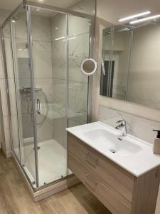 Ένα μπάνιο στο Appartement spacieux +3 φωτογραφίες