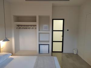 A bed or beds in a room at Yasemi