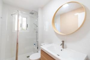 Koupelna v ubytování Apartmento RIPOLLES cerca de la Playa + 28 fotografií