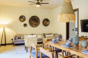 TV a/nebo společenská místnost v ubytování Tropical Luxury Private Villa with 2 Private Pools