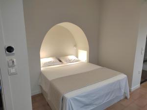 A bed or beds in a room at Yasemi