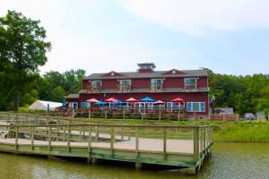 Gallery image of Surry Seafood Company in Surry
