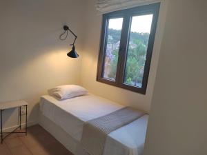 A bed or beds in a room at Yasemi
