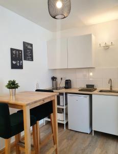 Zdjęcie z galerii obiektu Studio fonctionnel au calme avec garage individuel et balcon w mieście Lyon