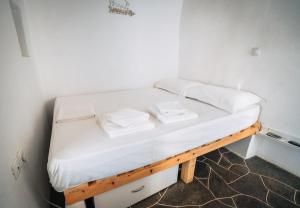 Ένα ή περισσότερα κρεβάτια σε δωμάτιο στο Avra Guestroom