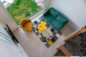 an overhead view of a living room with a table at MIRADORES DEL SUSANA DUPLEX I in Ushuaia