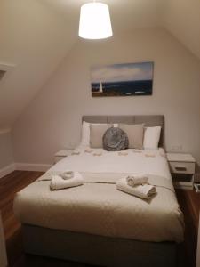 Ένα ή περισσότερα κρεβάτια σε δωμάτιο στο Atlantic way Apartment 1